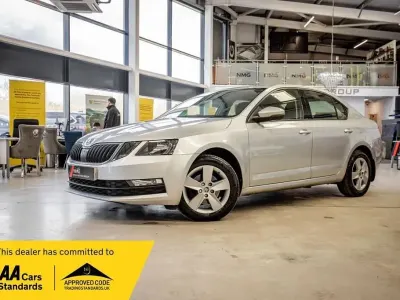 Usado Skoda Octavia SE 150 CV (110 kW) 2019 Plateado Utilitario