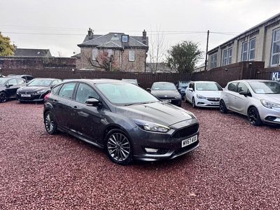 Used Ford Focus ST-Line 125 HP (91 kW) 2017 Grey Hatchback