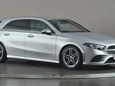 Usado Mercedes A200 AMG Line Premium 163 CV (119 kW) 2018 Plateado Utilitario