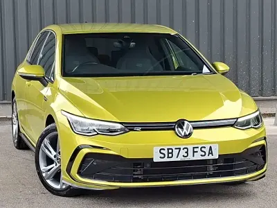 Used VW Golf VIII R-line 130 HP (95 kW) 2023 Yellow Hatchback