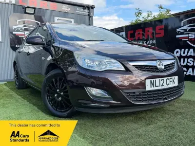 Used Vauxhall Astra 115 HP (84 kW) 2012 Brown Hatchback