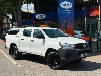 Used Toyota HiLux Active 150 HP (110 kW) 2018 White Pickup