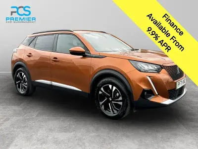 Usado Peugeot 2008 Allure Premium 100 kW (136 CV) 2022 Naranja SUV