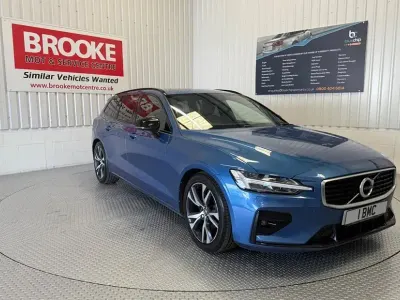 Used Volvo V60 R-Design 147 HP (108 kW) 2019 Blue Estate