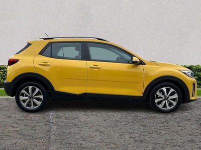 Used Kia Stonic 100 HP (73 kW) 2022 Yellow SUV
