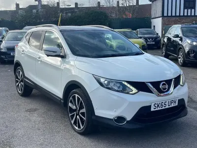 Used Nissan Qashqai Tekna 115 HP (84 kW) 2015 White SUV