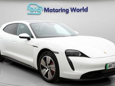 Begagnad Porsche Taycan Performance Package 419 kW (571 HK) 2023 Vit Kombi