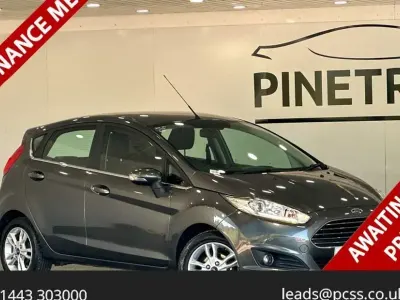 Usado Ford Fiesta Zetec 95 HP (69 kW) 2016 Cinzento Citadino