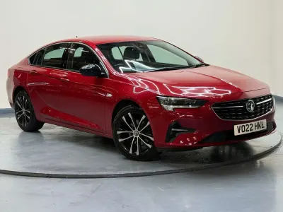 Używany Vauxhall Insignia Edition 122 KM (89 kW) 2022 Czerwony Hatchback