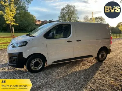 Begagnad Citroën Dispatch 2023 Vit Minibuss