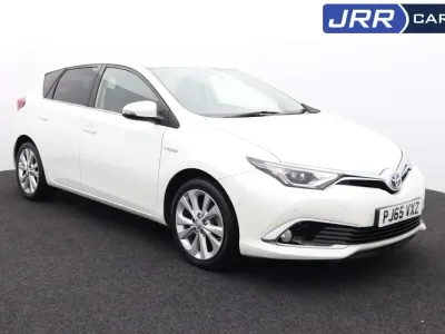 Używany Toyota Auris Hybrid 2015 Biały Hatchback