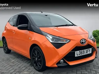 Used Toyota Aygo X-cite 72 HP (52 kW) 2020 Orange Hatchback