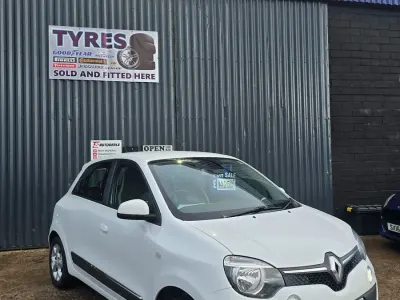 Used Renault Twingo Dynamique 90 HP (66 kW) 2015 White Hatchback
