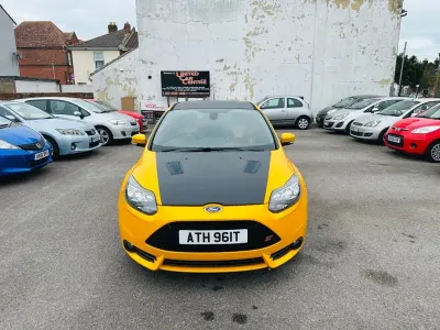 Używany Ford Focus ST 2012 Żółty Hatchback