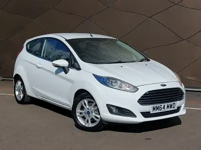 Używany Ford Fiesta Zetec 82 KM (60 kW) 2014 Biały Hatchback