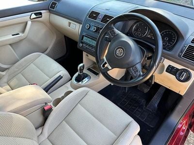 Used VW Touran SE 105 HP (77 kW) 2011 Red MPV