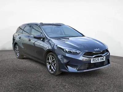 Używany Kia Ceed 138 KM (101 kW) 2025 Szary Hatchback