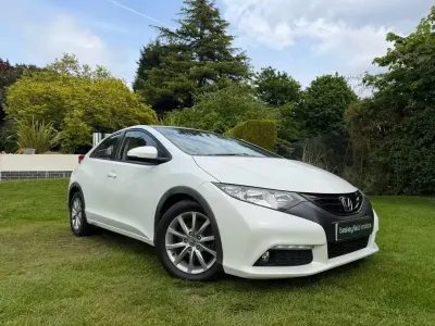 Begagnad Honda Civic ES 142 HK (104 kW) 2012 Vit Halvkombi