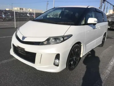 Used Toyota Estima 170 HP (125 kW) 2013 Pearl white MPV