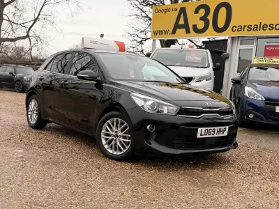 Usado Kia Rio 99 CV (72 kW) 2019 Negro Utilitario