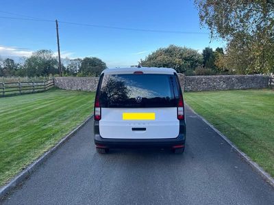 Used VW Caddy 102 HP (75 kW) 2021 White MPV