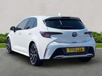 Used Toyota Corolla 184 HP (135 kW) 2019 White Hatchback