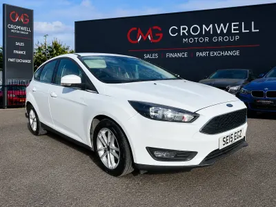 Used Ford Focus Zetec 120 HP (88 kW) 2015 White Hatchback