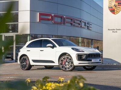 Carrara white metallic New 2025 Porsche Macan SUV | £74,900 (Super price)