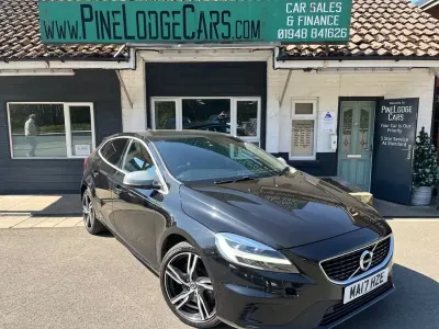 Begagnad Volvo V40 R-Design Pro 190 HK (139 kW) 2017 Svart Halvkombi
