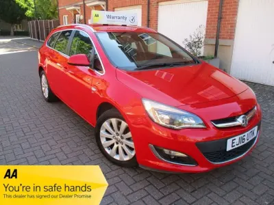 Second-hand Vauxhall Astra Elite 2016 Roșu Break