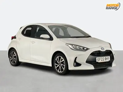 Usado Toyota Yaris Hybrid Design 116 CV (85 kW) 2022 Blanco Utilitario