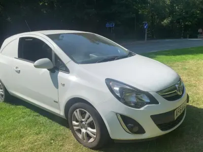 Used Vauxhall Corsa Sportive 95 HP (69 kW) 2014 White Hatchback