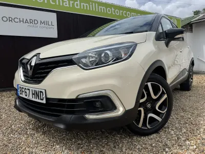 Used Renault Captur Dynamique 90 HP (66 kW) 2017 White SUV