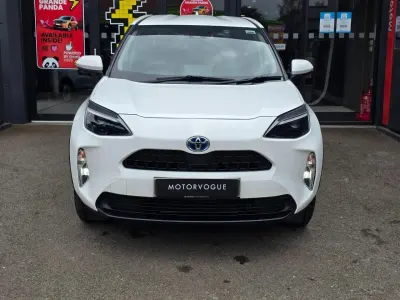 Used Toyota Yaris 114 HP (83 kW) 2023 White Hatchback