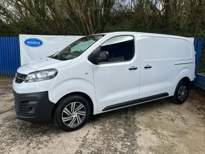 Usado Vauxhall Vivaro 145 HP (106 kW) 2022 Branco Monovolume
