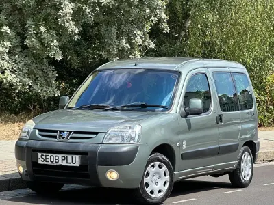 Used Peugeot Partner 75 HP (55 kW) 2008 Green MPV