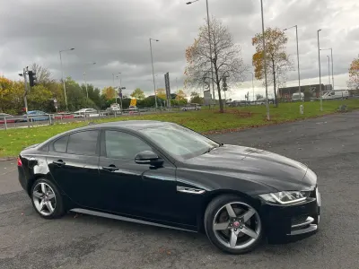 Usado Jaguar XE R-Sport 180 HP (132 kW) 2016 Preto Sedan