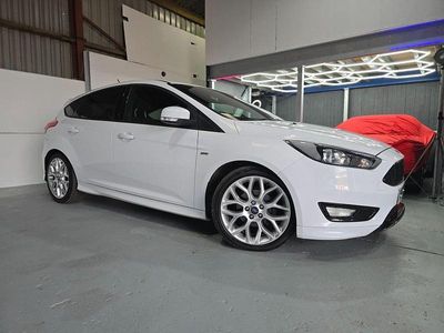 Used Ford Focus ST-Line 125 HP (91 kW) 2017 White Hatchback