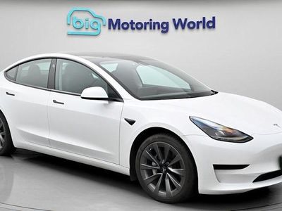 Używany Tesla Model 3 RWD 222 kW (302 KM) 2022 Biały Sedan/Limuzyna