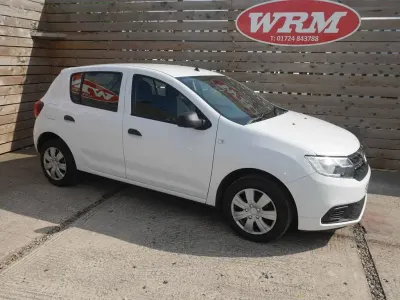 Used Dacia Sandero Essentiel 90 HP (66 kW) 2018 White Hatchback