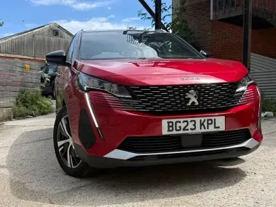Used Peugeot 3008 Allure+ 179 HP (131 kW) 2023 Red SUV