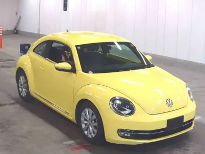 Used VW Beetle Design 105 HP (77 kW) 2012 Yellow Hatchback