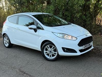 Used Ford Fiesta Zetec 82 HP (60 kW) 2015 White Hatchback