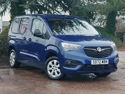 Usado Vauxhall Combo 100 kW (136 HP) 2022 Azul Monovolume