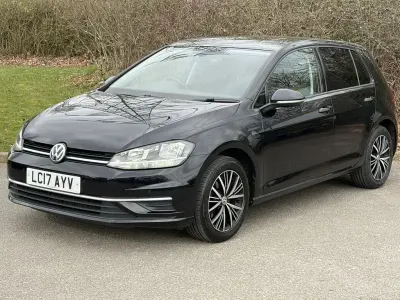 Begagnad VW Golf VII SE 125 HK (91 kW) 2017 Svart Halvkombi