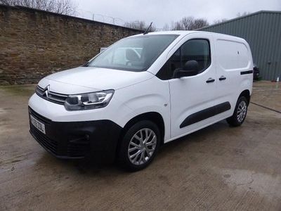 Used Citroën Berlingo 100 HP (73 kW) 2019 White MPV