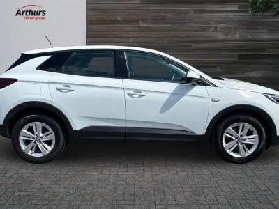 Used Vauxhall Grandland X S 128 HP (94 kW) 2018 White SUV