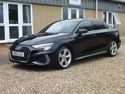 Używany Audi A3 S-Line 116 KM (85 kW) 2021 Czarny Sedan/Limuzyna