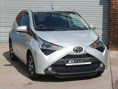Used Toyota Aygo X-plore 72 HP (52 kW) 2019 Silver Hatchback