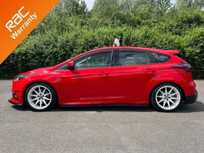 Used Ford Focus ST 185 HP (136 kW) 2015 Red Hatchback